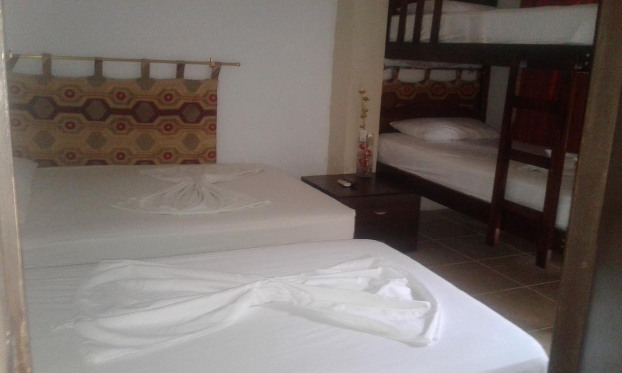 Hostal Humpback Internacional Puerto López Kültér fotó
