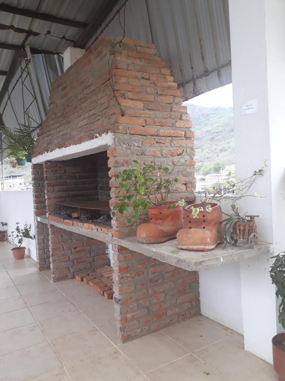 Hostal Humpback Internacional Puerto López Kültér fotó