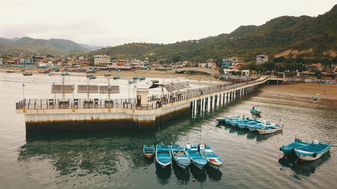 Hostal Humpback Internacional Puerto López Kültér fotó