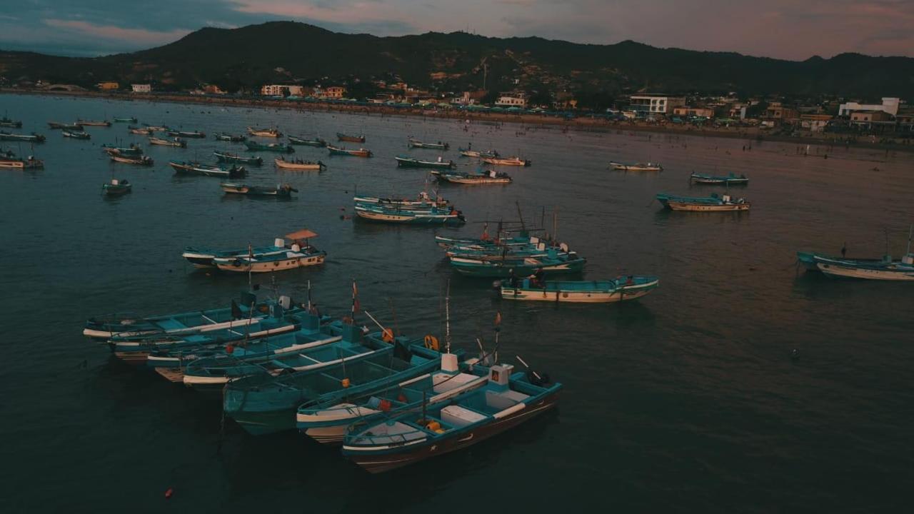 Hostal Humpback Internacional Puerto López Kültér fotó