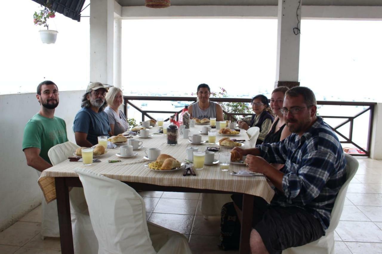 Hostal Humpback Internacional Puerto López Kültér fotó